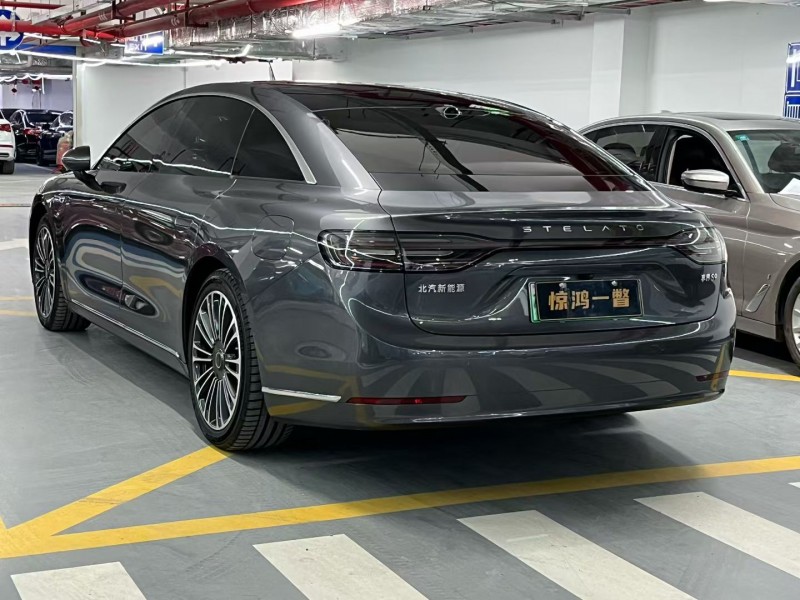 深圳25年华为智选享界8