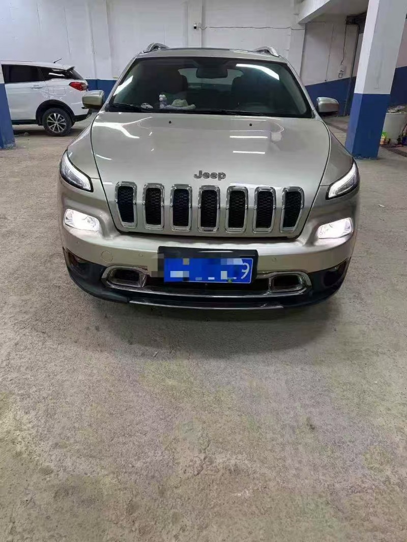贵阳16年Jeep自由光1