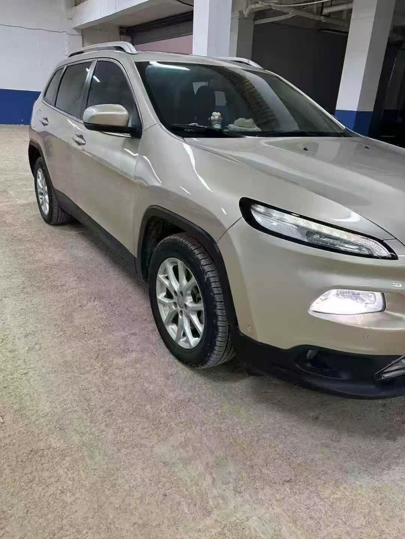 贵阳16年Jeep自由光2