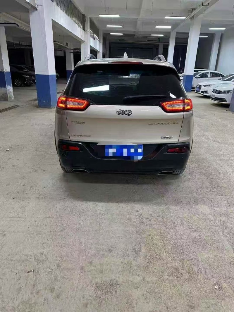 贵阳16年Jeep自由光6