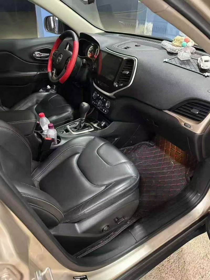 贵阳16年Jeep自由光7