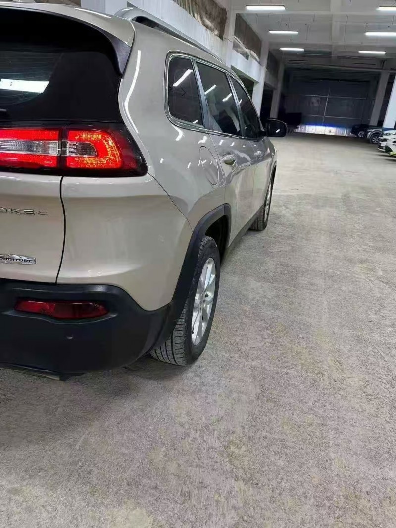 贵阳16年Jeep自由光9