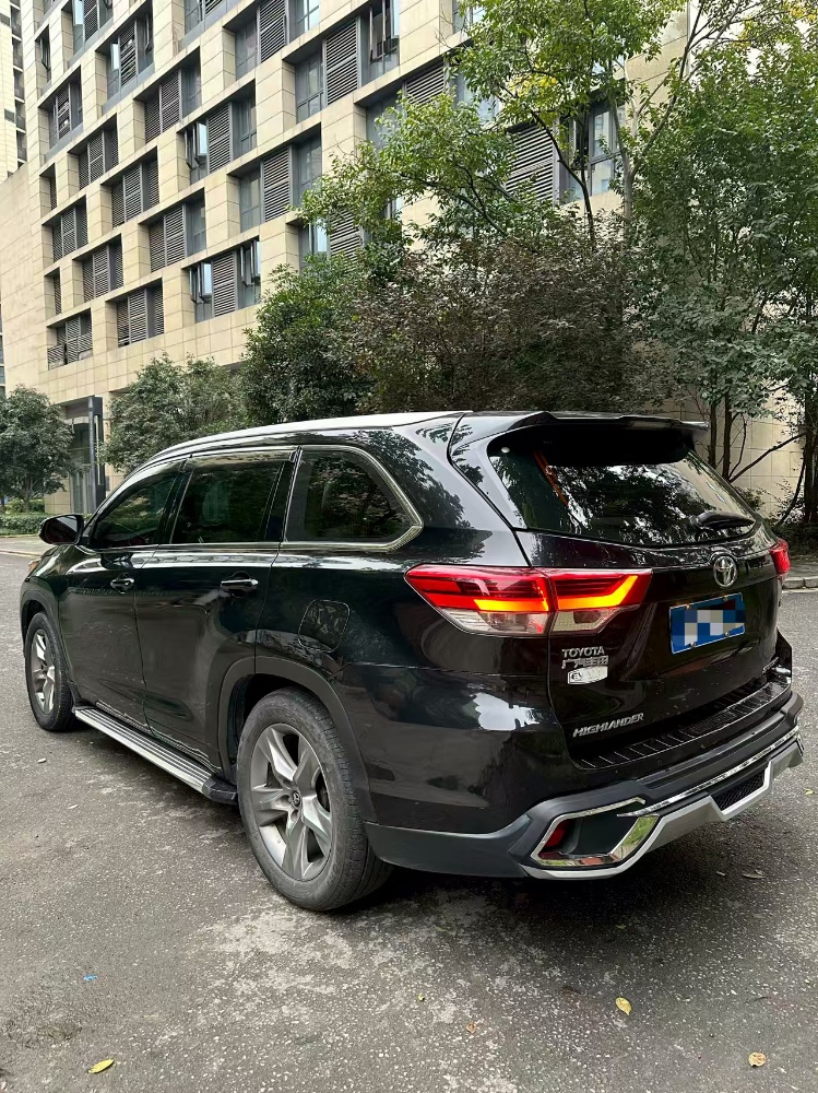 成都18年丰田汉兰达7