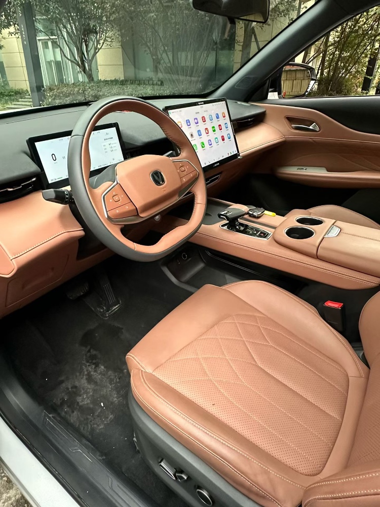 成都25年长安汽车UNI4