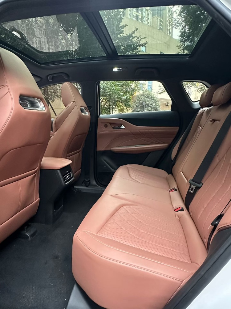 成都25年长安汽车UNI6