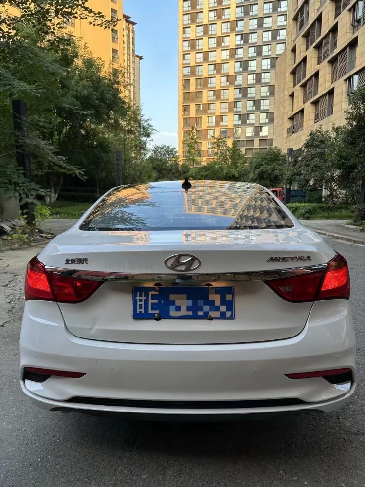 成都20年现代名图8