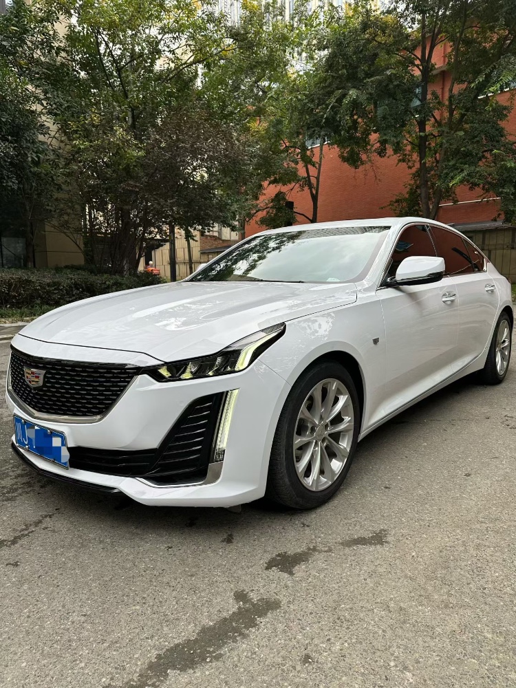 成都21年凯迪拉克CT52
