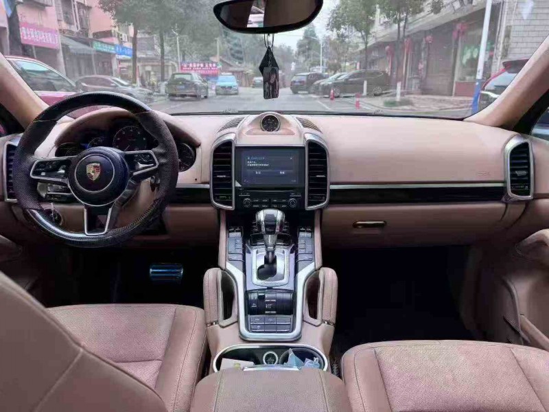 张家界18年保时捷卡宴5