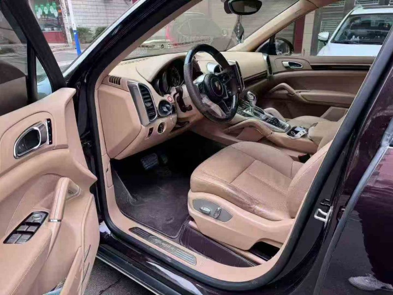 张家界18年保时捷卡宴6