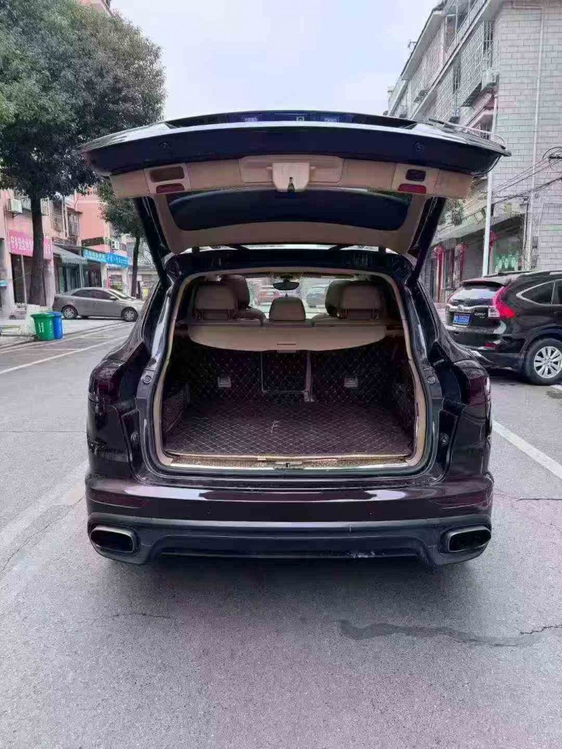 张家界18年保时捷卡宴8