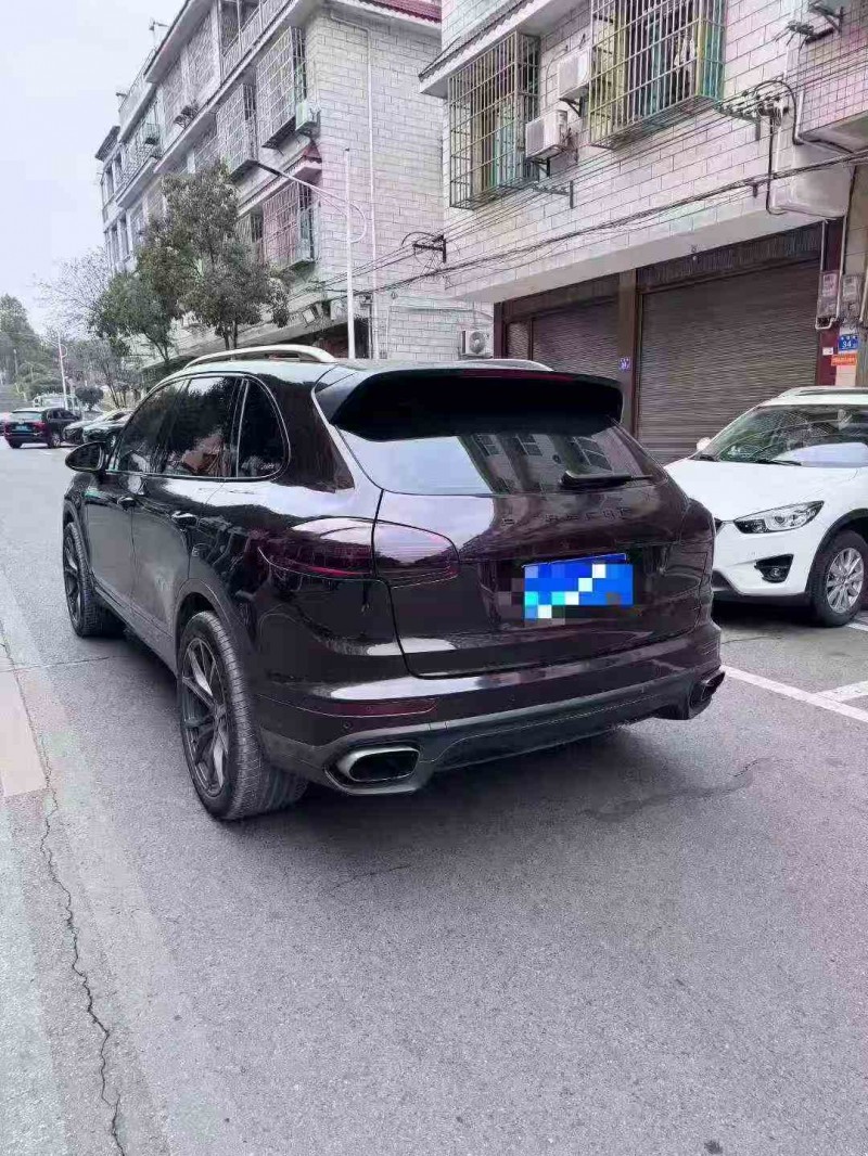 张家界18年保时捷卡宴9