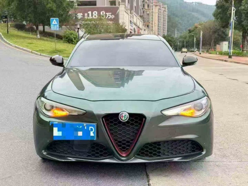 莆田17年阿尔法·罗密欧Giulia1