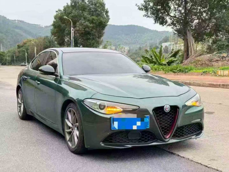 莆田17年阿尔法·罗密欧Giulia2