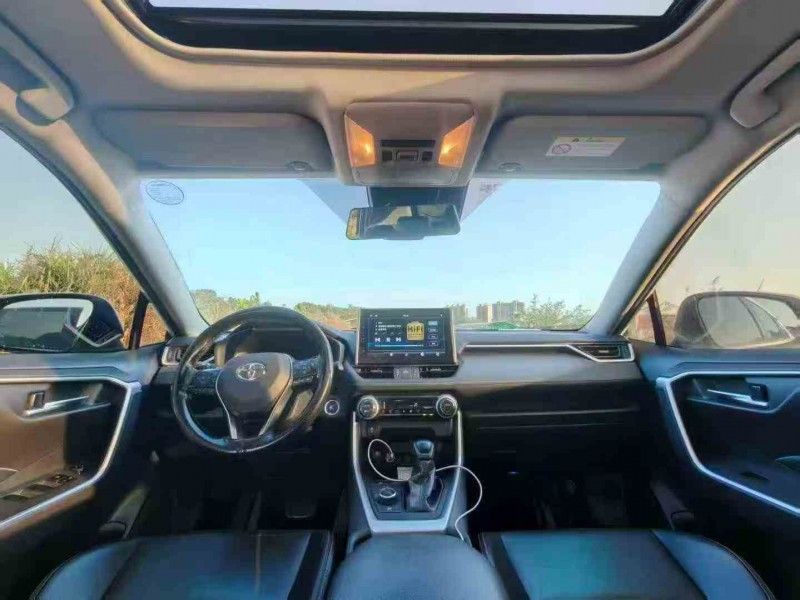 厦门21年丰田威兰达5