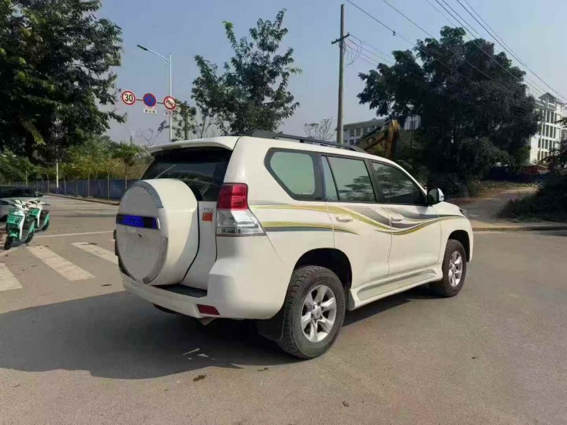 桂林13年丰田普拉多9