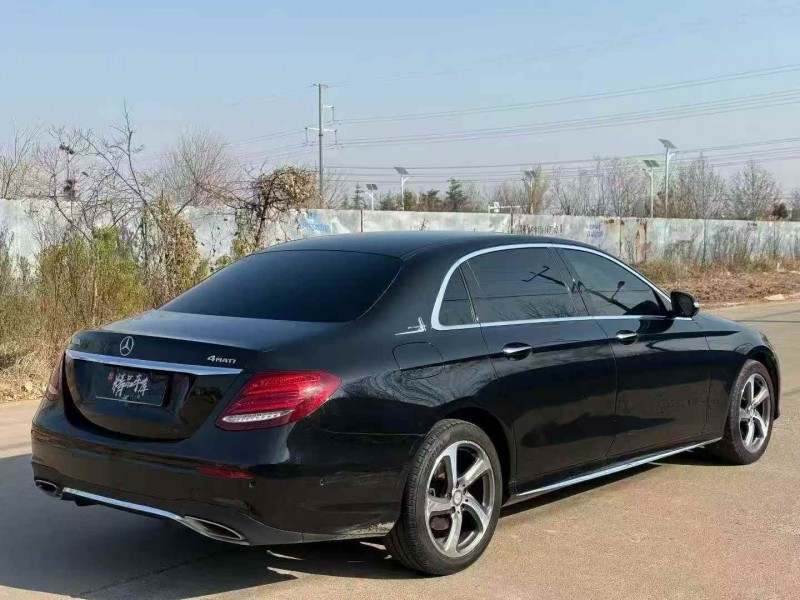 济宁17年奔驰E8