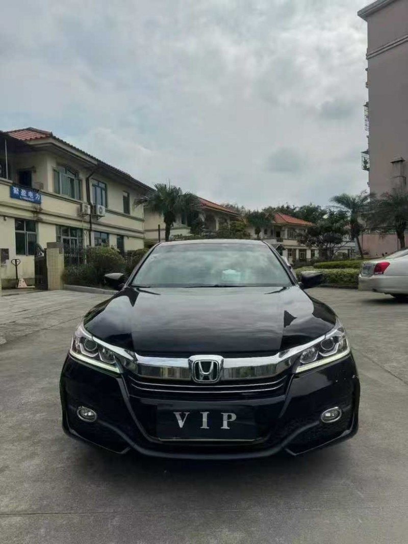 汕头17年本田雅阁1