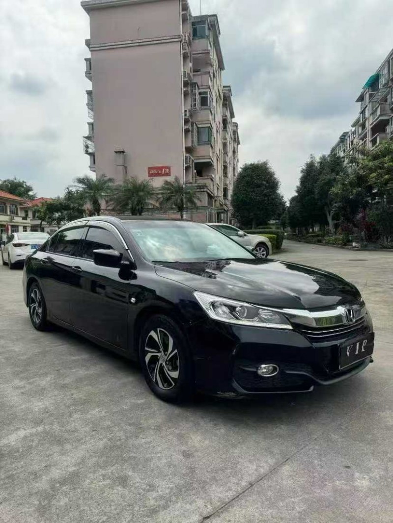 汕头17年本田雅阁2