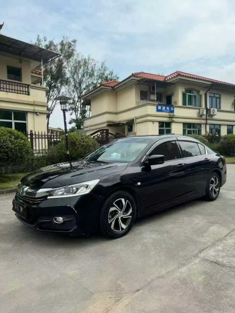 汕头17年本田雅阁3