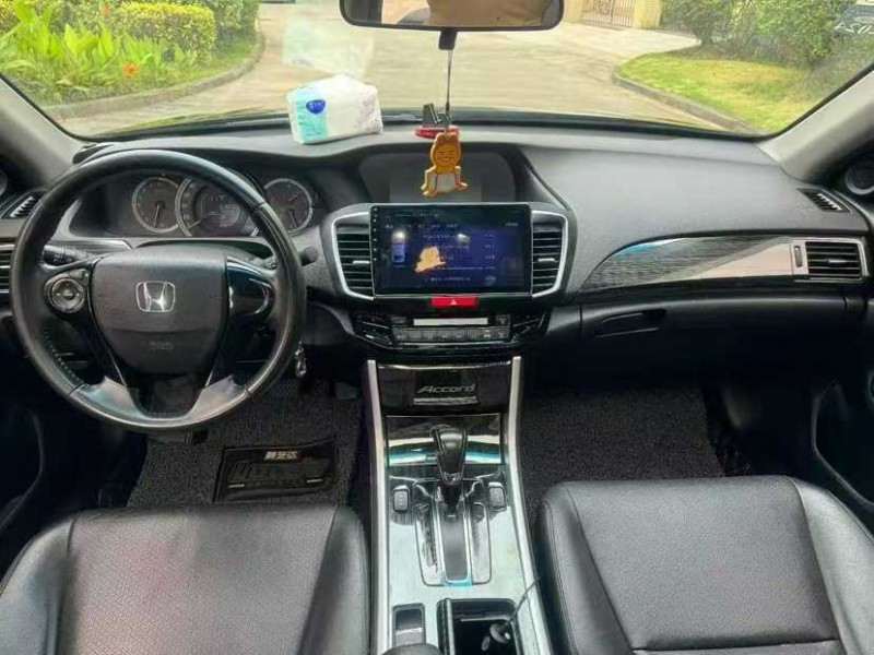 汕头17年本田雅阁6