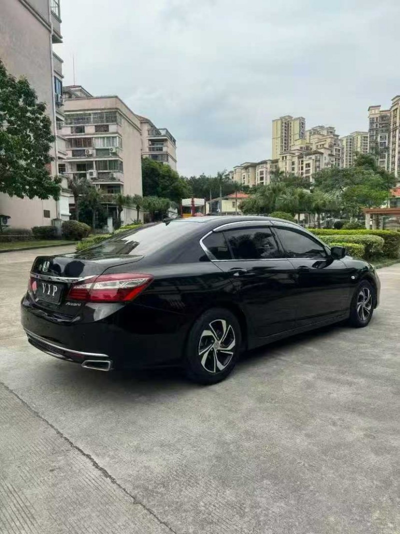 汕头17年本田雅阁7