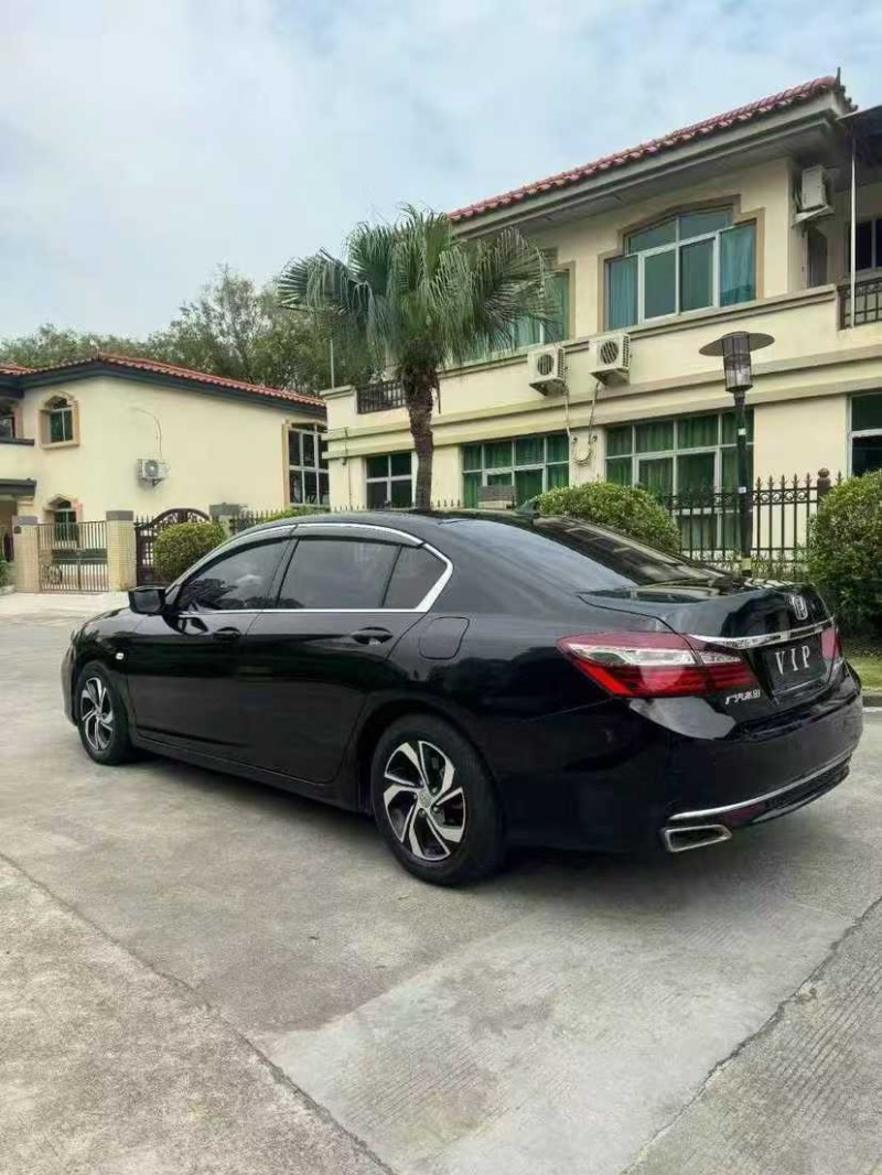 汕头17年本田雅阁8