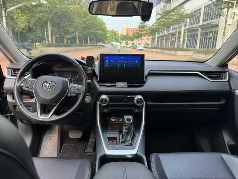 珠海22年丰田威兰达5