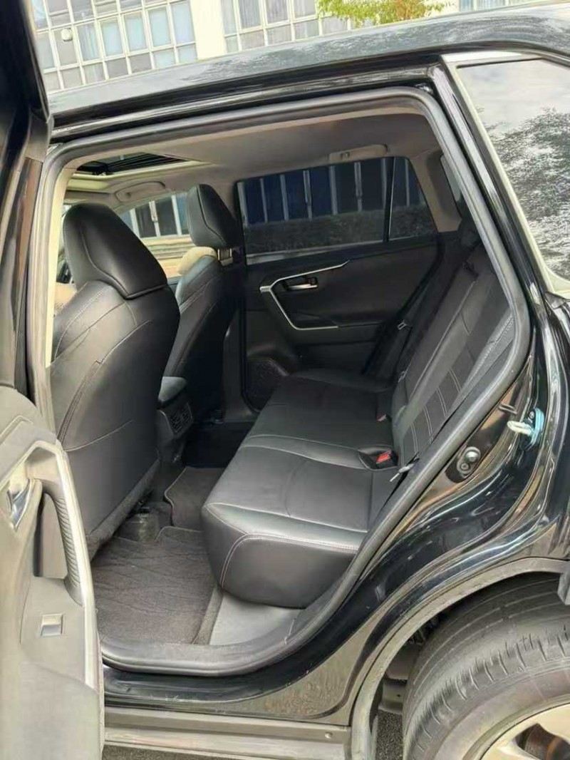 珠海22年丰田威兰达6