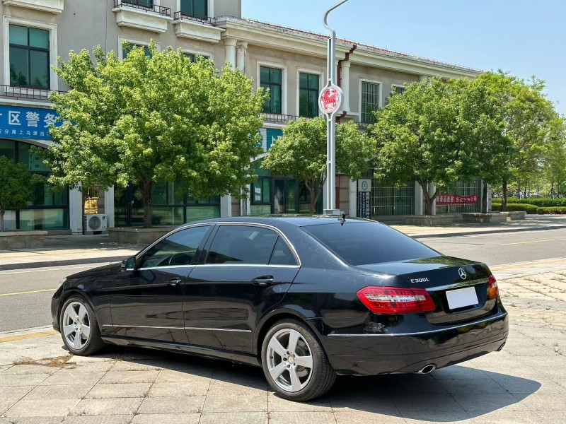 青岛13年奔驰E8