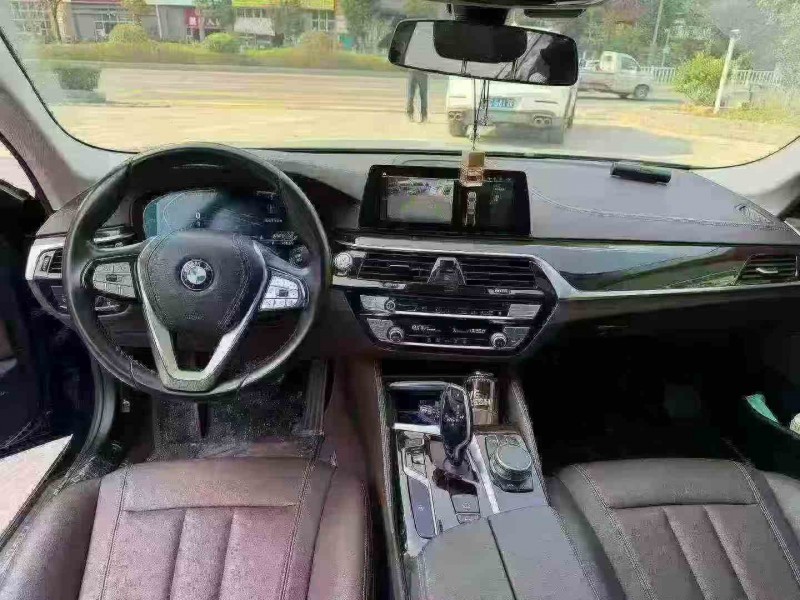 重庆20年宝马5系4