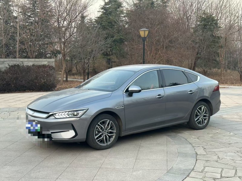 青岛25年比亚迪秦3