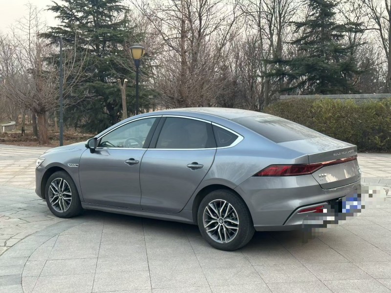 青岛25年比亚迪秦8