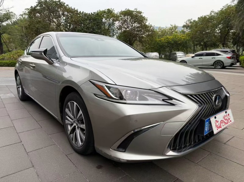 佛山19年雷克萨斯ES2