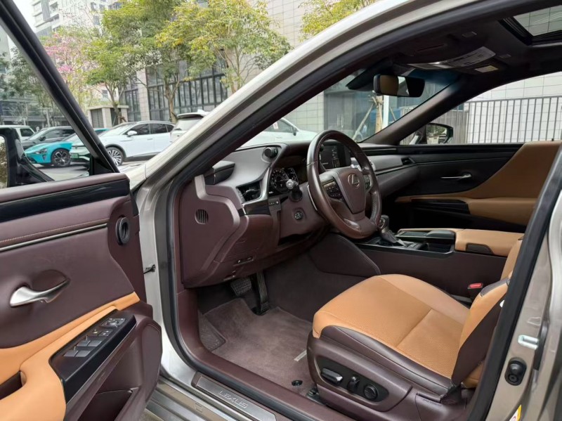 佛山19年雷克萨斯ES3