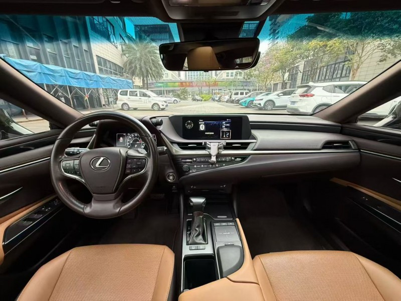 佛山19年雷克萨斯ES5