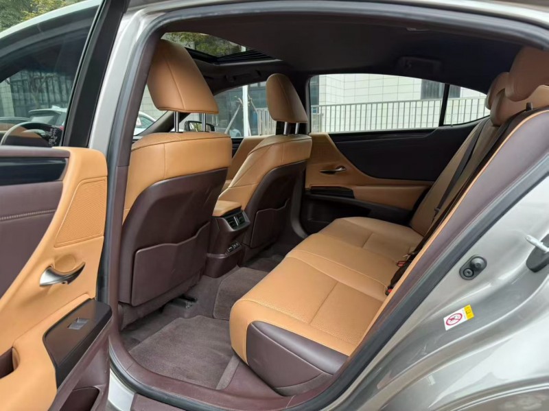 佛山19年雷克萨斯ES6