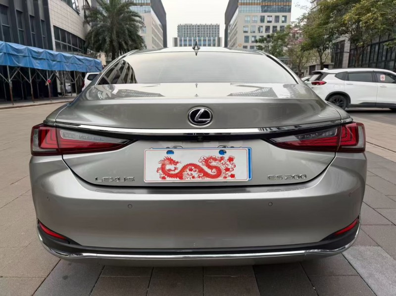 佛山19年雷克萨斯ES8