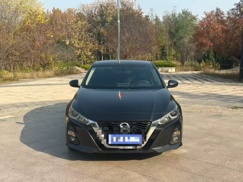 青岛22年日产天籁1