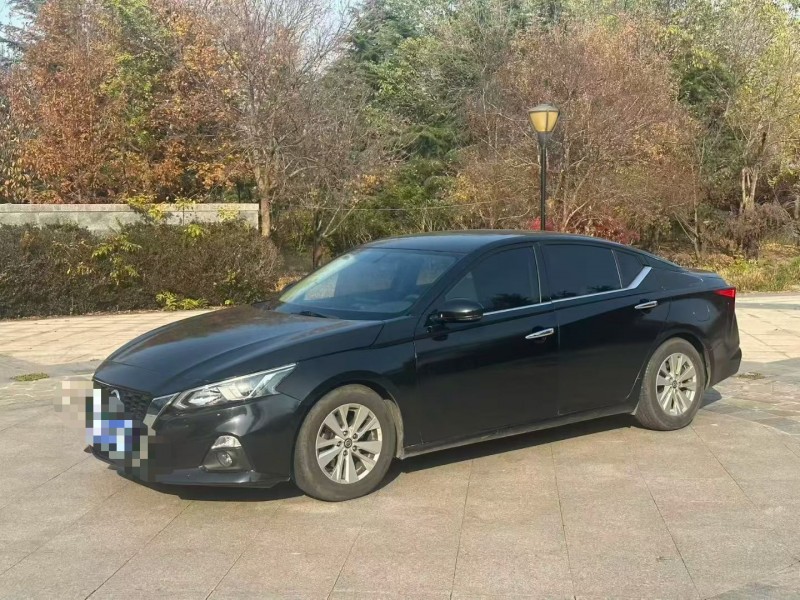 青岛22年日产天籁3