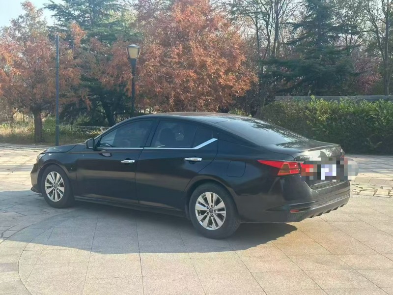 青岛22年日产天籁8