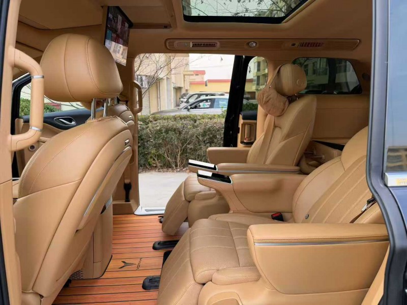 徐州25年岚图汽车梦想家7