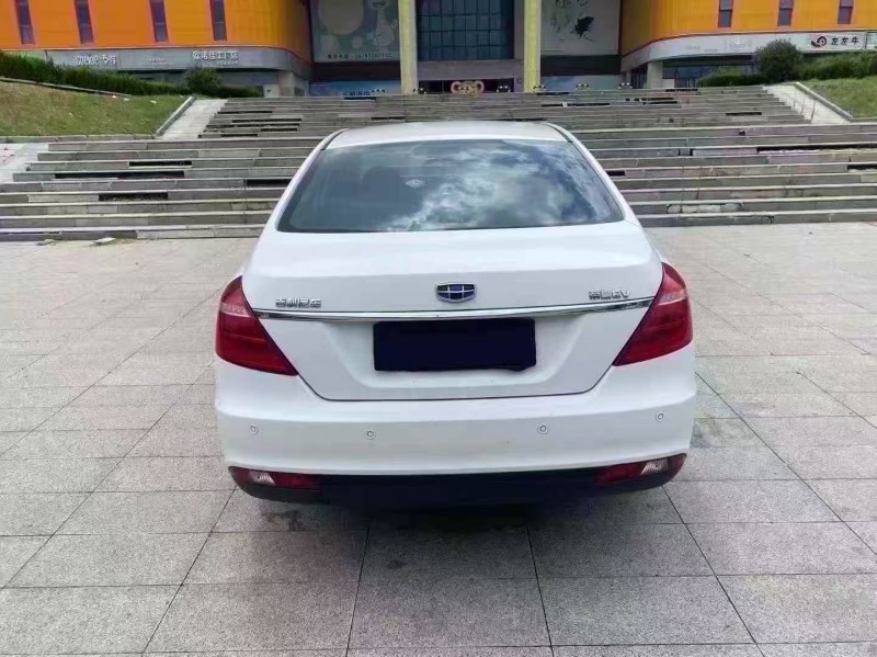 青岛17年吉利帝豪9