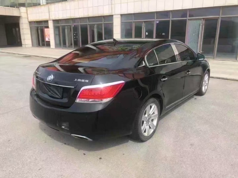 青岛12年别克君越7