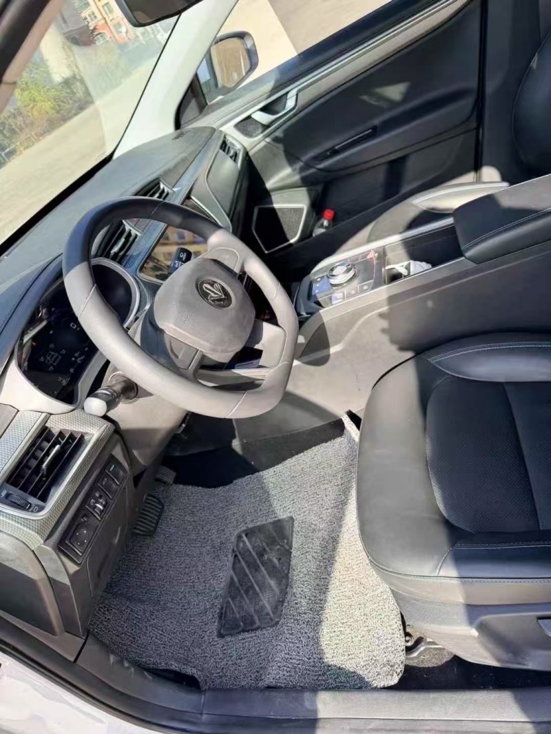 青岛25年吉利枫叶4