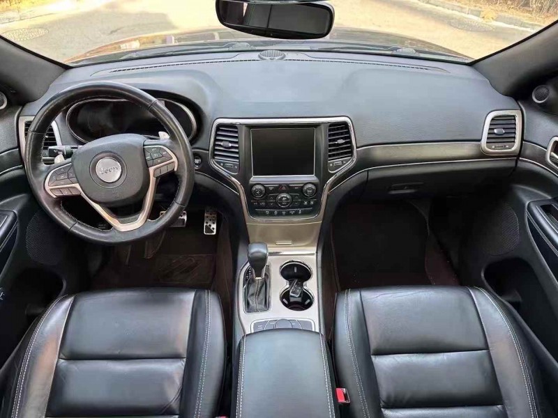 济宁17年Jeep大切诺基4