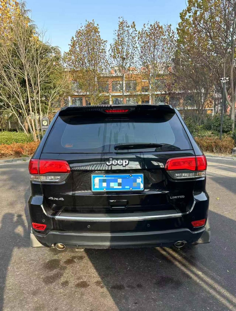 济宁17年Jeep大切诺基9