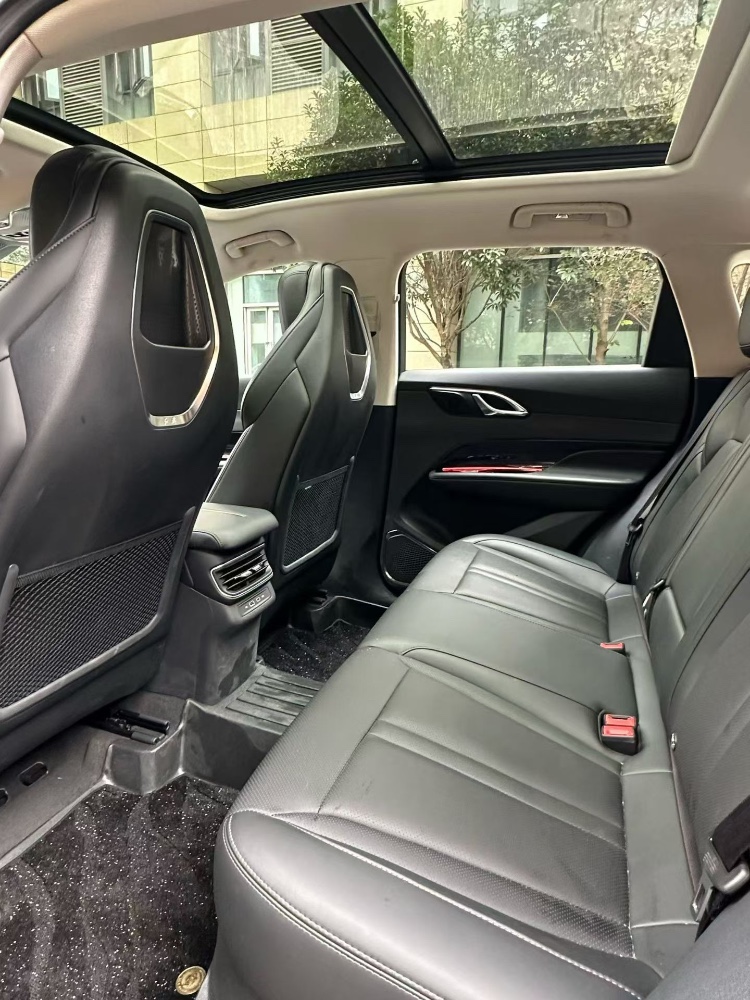 成都25年红旗HS36