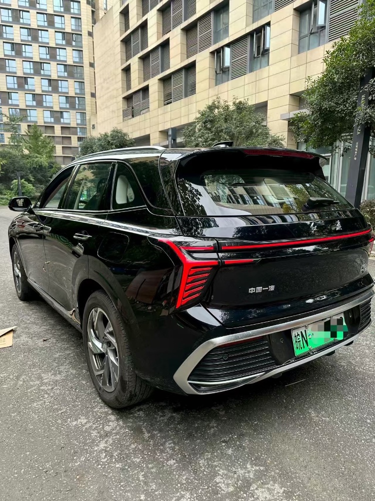 成都25年红旗HS37