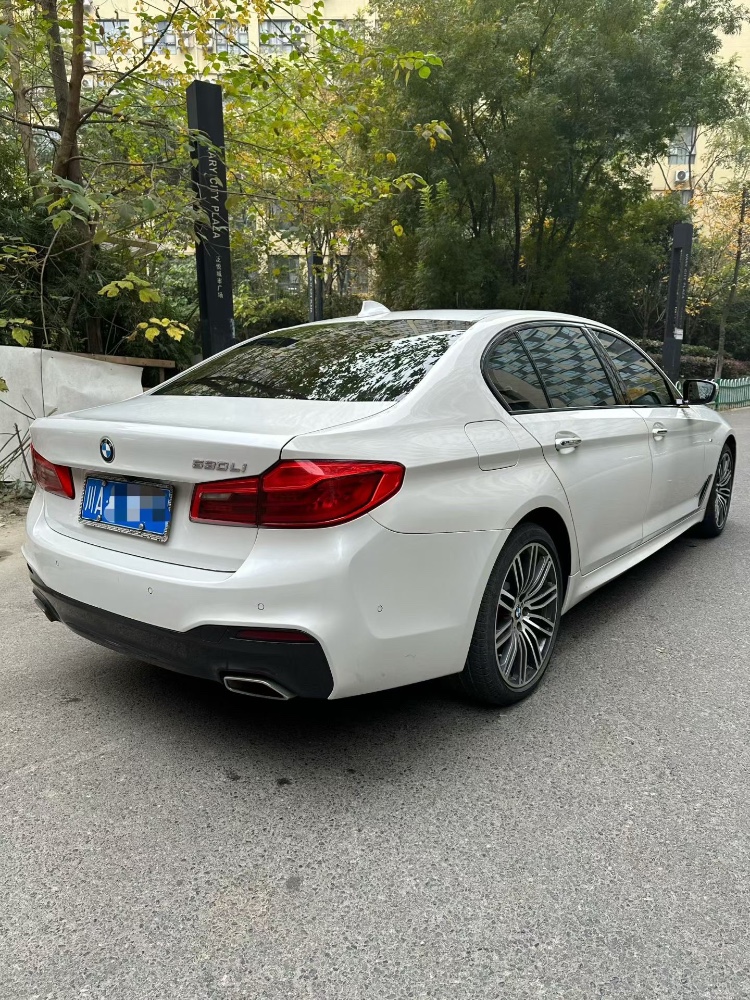 成都18年宝马5系9
