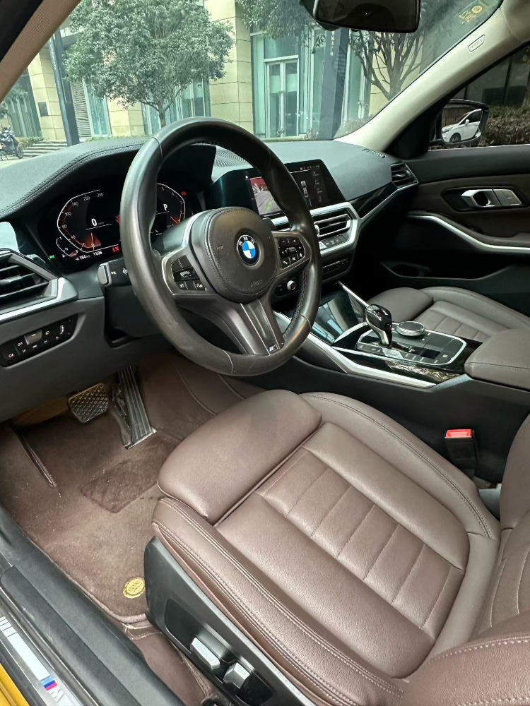 成都20年宝马3系4